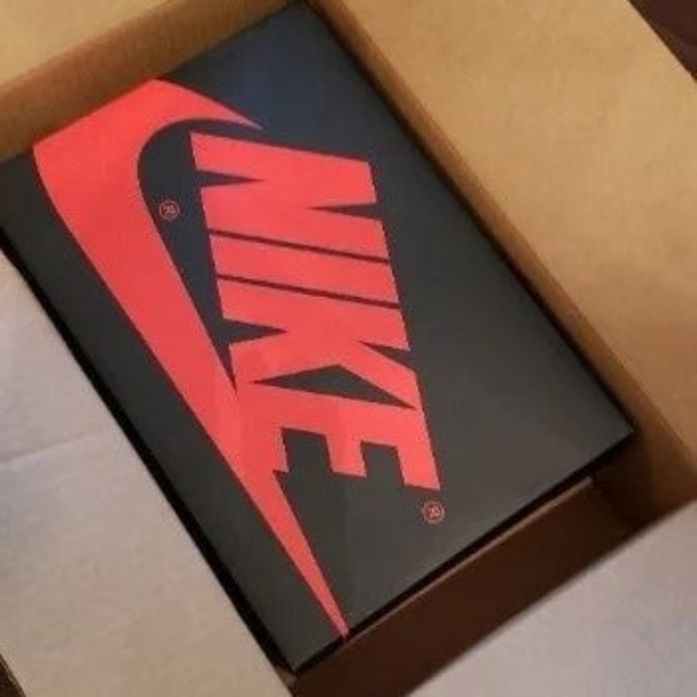 Air Jordan 1 Retro High OG - Dark Mocha - Picture 8 of 11